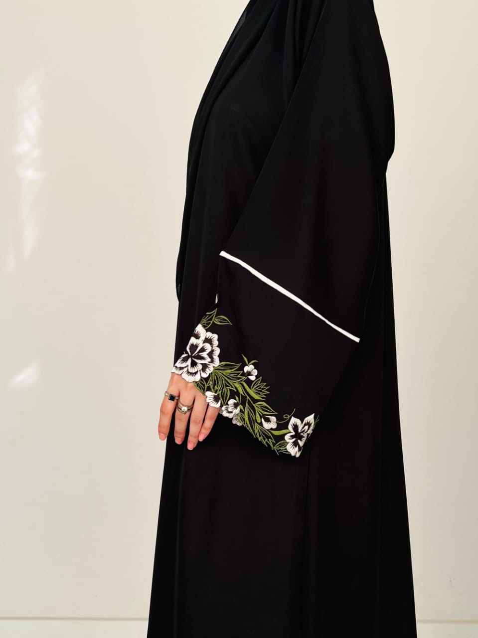 Meerub Abaya (FREE HIJAB)